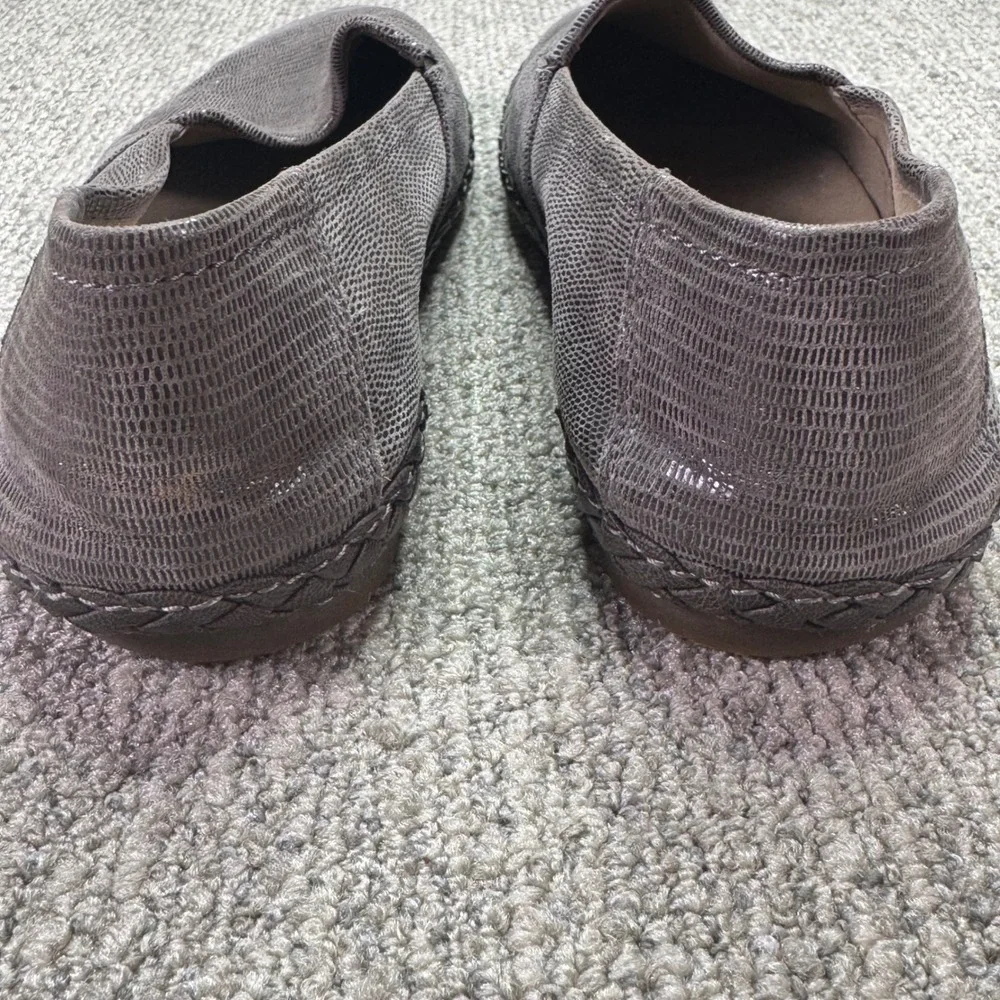 Aetrex Slip-On Flats Women's Size 6 6.5 Gray Lizard Print Leather Shoes